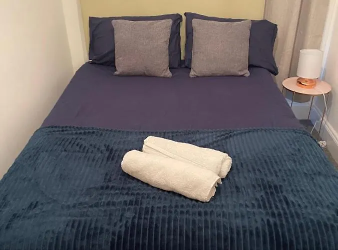 In Gloucester Road 4 * Bristol