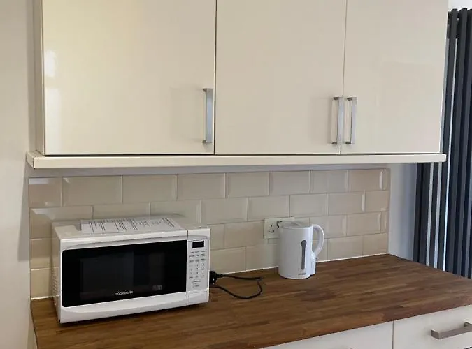 In Gloucester Road 4 *